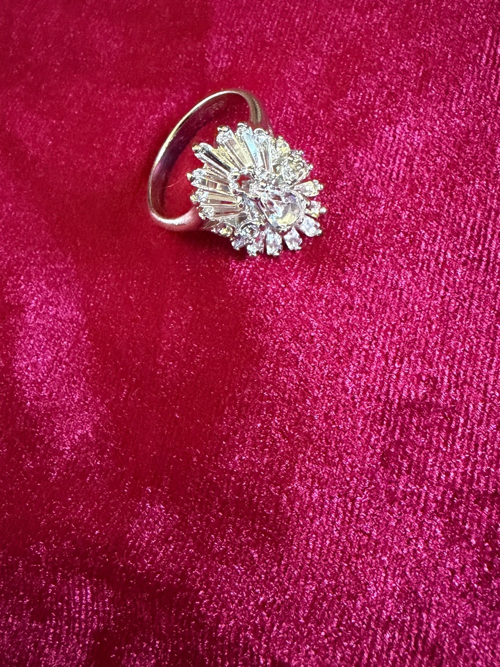 Vintage 18k GE Pear Shaped Ballerina Cocktail Ring